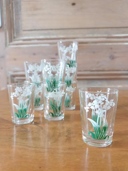 Carafe et ses 9 verres à liqueur motif « Muguet » années 50