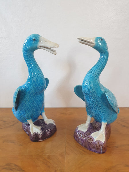 Statuettes canards en porcelaine émaillée bleu turquoise