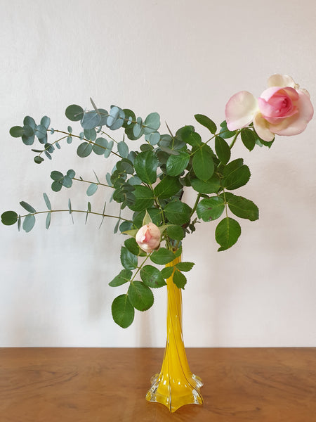 Vase Soliflore en verre jaune avec petit liseré noir