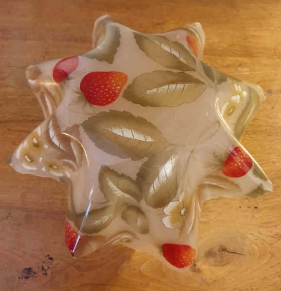 Coupe "Mouchoir" originale motifs fraises