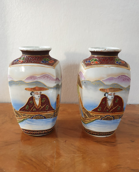 Paire de vases japonais en porcelaine années 30