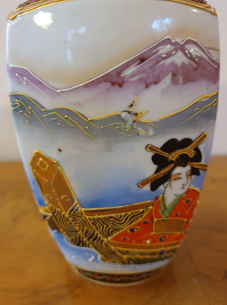 Paire de vases japonais en porcelaine années 30