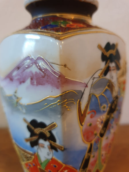 Paire de vases japonais en porcelaine années 30