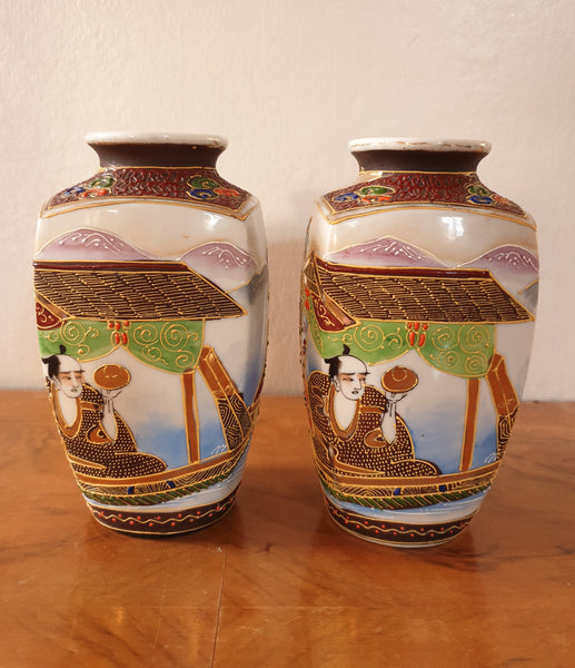 Paire de vases japonais en porcelaine années 30