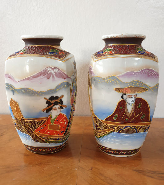 Paire de vases japonais en porcelaine années 30