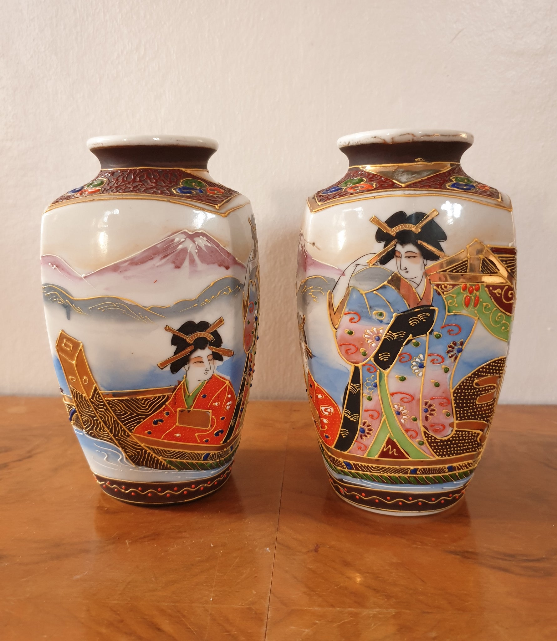 Paire de vases japonais en porcelaine années 30