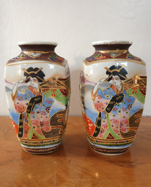 Paire de vases japonais en porcelaine années 30