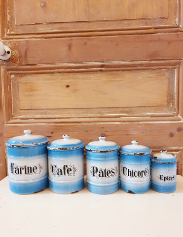 5 Pots à épices anciens bleus et blancs en tôle émaillée