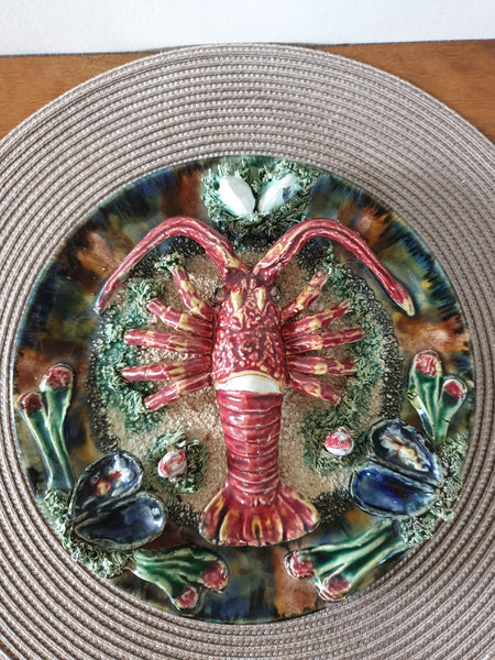 Assiette début 20ème en barbotine d’ALVARO José dans le style de Palissy