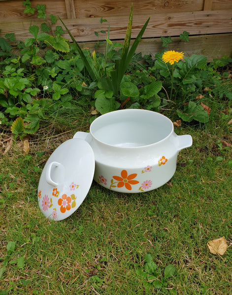 Soupière vintage à motif floral en porcelaine du Berry