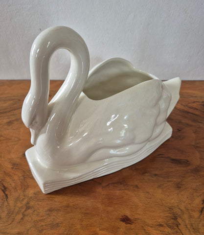 Cache-pot Cygne en faïence de Creil et Montereau