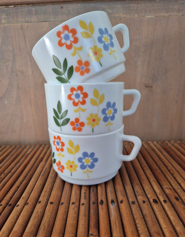 3 tasses Arcopal années 70 modèle FLEURETTE