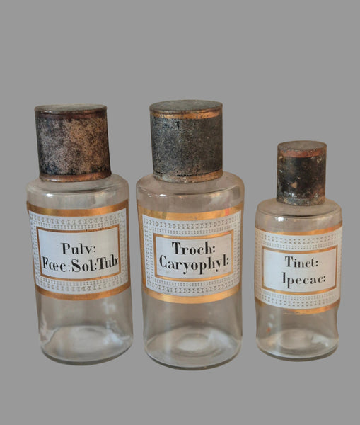 Ensemble de 3 beaux flacons à pharmacie en verre début 20ème