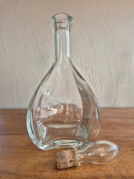 2 carafes en verre de forme originale