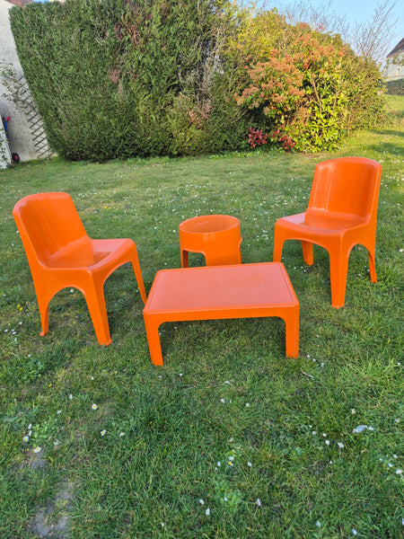 Salon de jardin orange années 70 en plastique moulé Design GILAC