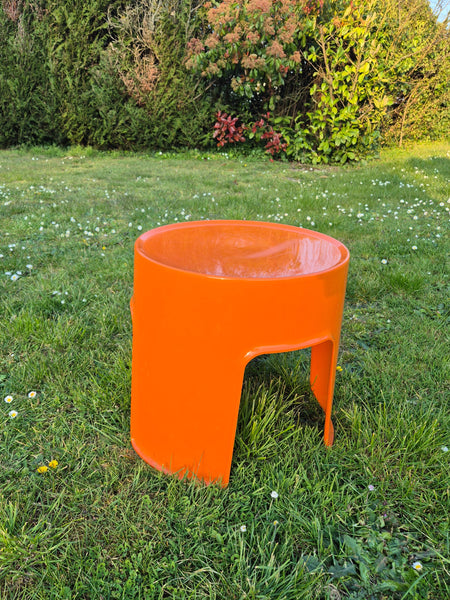 Salon de jardin orange années 70 en plastique moulé Design GILAC