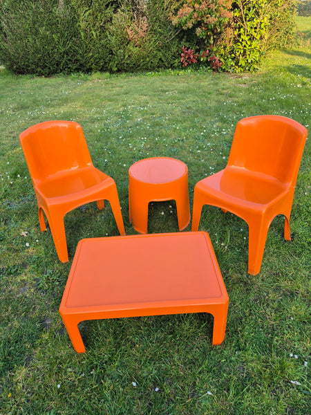 Salon de jardin orange années 70 en plastique moulé Design GILAC
