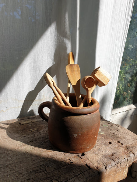 Pot en grès ancien de fabrication artisanale