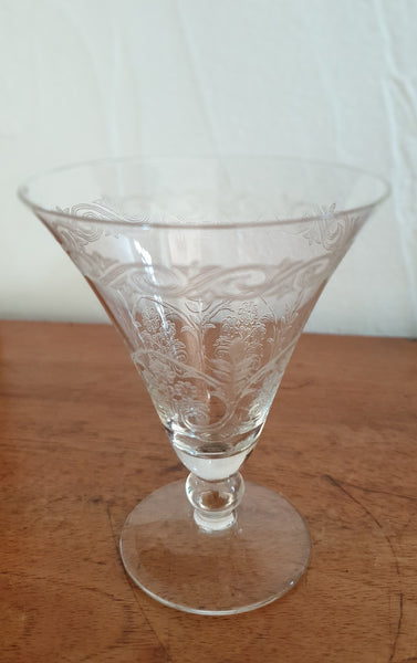 Carafe et ses 4 verres à apéritif en cristal  années 50