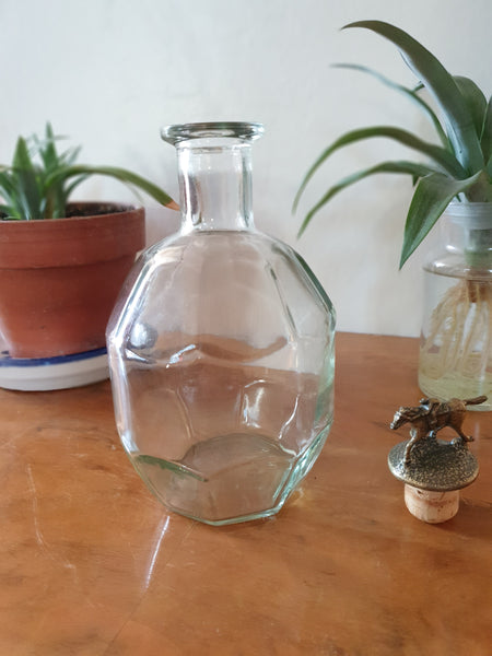 Carafe en verre avec son bouchon « cavalier »