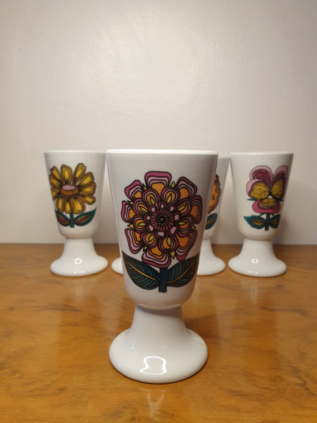 Série de 5 mazagrans vintage en porcelaine motifs fleurs