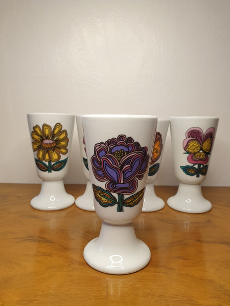 Série de 5 mazagrans vintage en porcelaine motifs fleurs