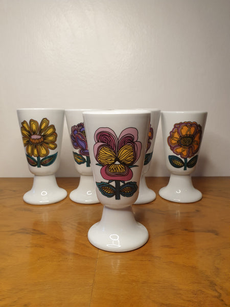 Série de 5 mazagrans vintage en porcelaine motifs fleurs