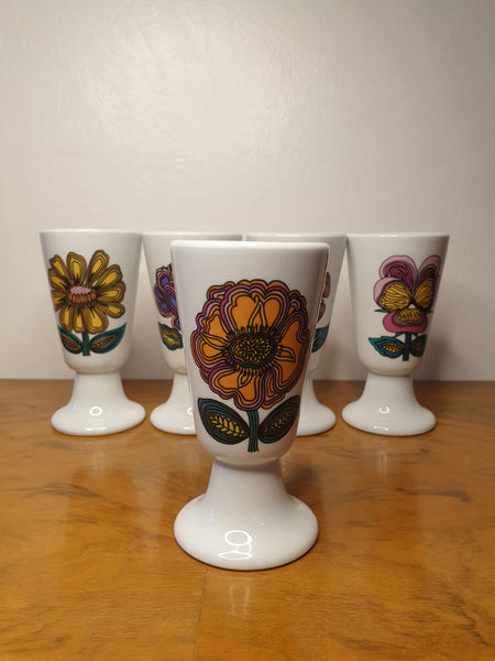 Série de 5 mazagrans vintage en porcelaine motifs fleurs