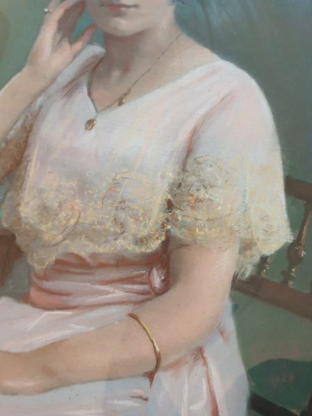 Pastel Art Déco, portrait de femme dans son cadre doré