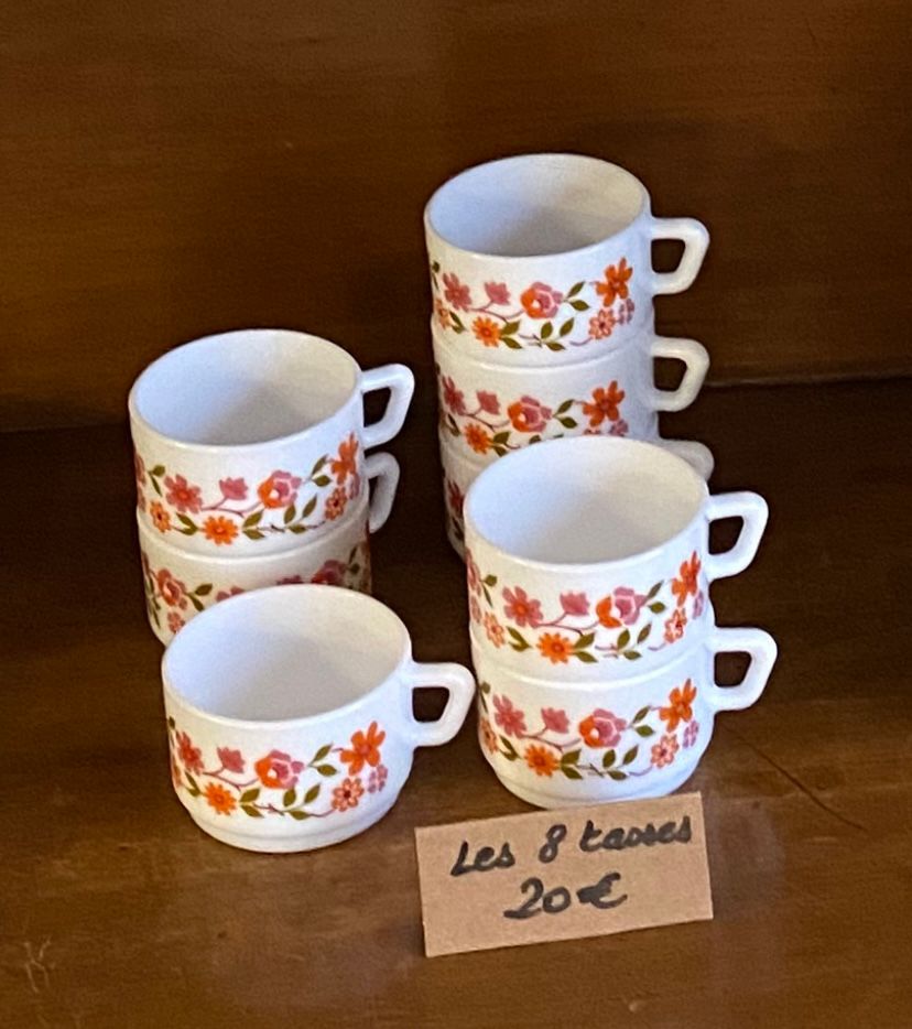 Lot de 8 tasses à café expresso en Arcopal modèle Scania 70’s