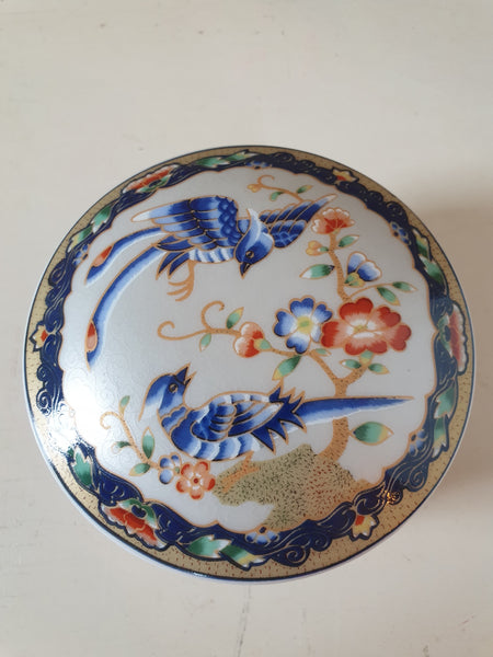 Boîte à bijoux japonaise en porcelaine, à décor d’oiseaux