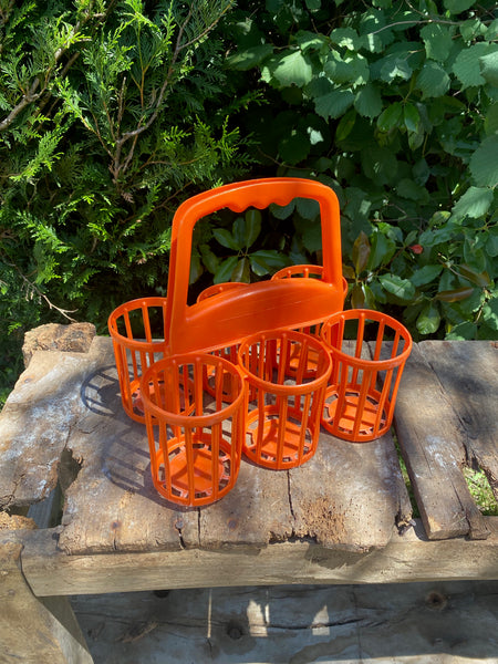 Porte-bouteilles 70’s en plastique orange.