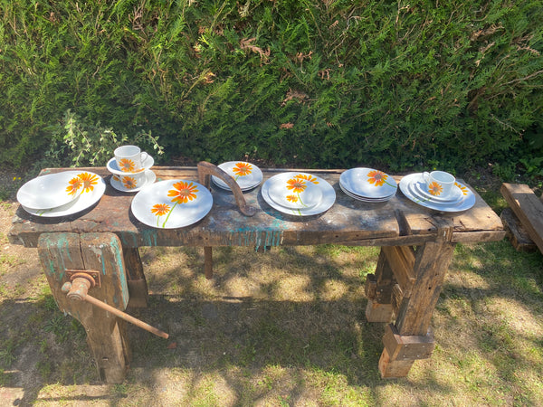 Service de table en porcelaine motif "Tournesol"