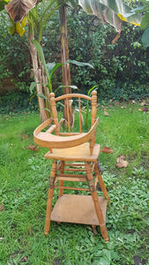 Chaise haute de poupée en bois