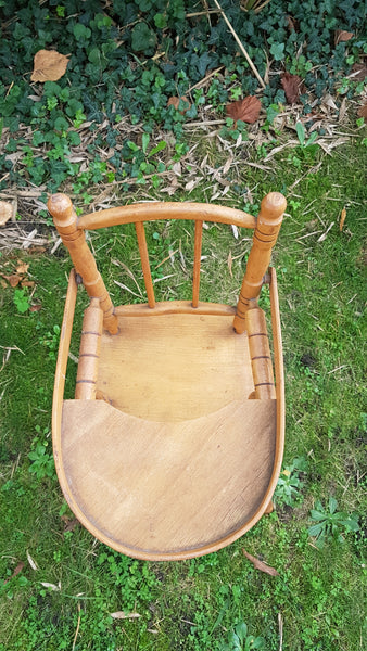 Chaise haute de poupée en bois